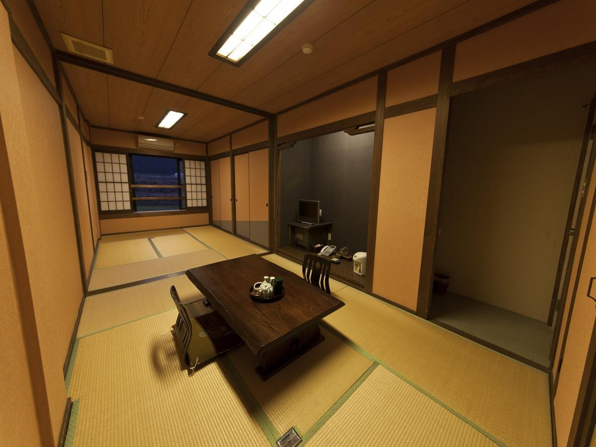 Hotel Gokuraku Onsen Takumi No Yado Takaharu Exterior foto